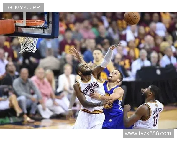 2016年NBA总决赛第七场勇士对阵骑士的经典对决回顾与精彩瞬间分析